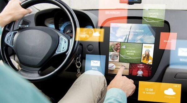 نقش سیستم‌های اطلاعات سرگرمی خودرو (Infotainment) در بهبود تجربه رانندگی